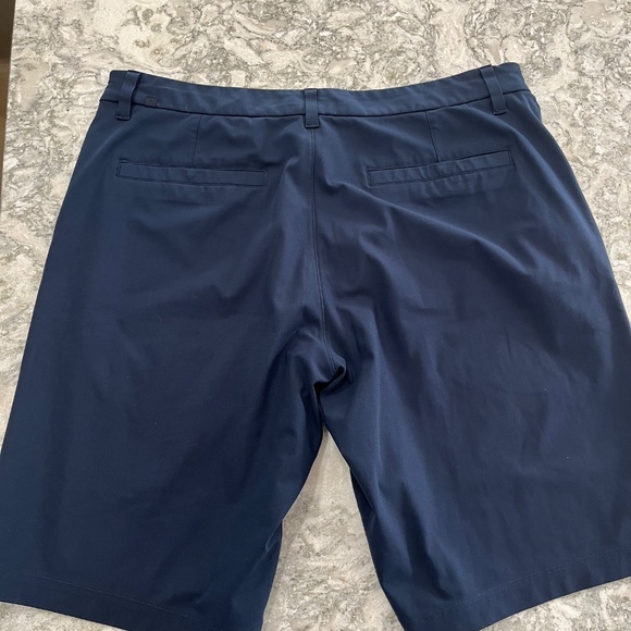 LuluLemon - ABC Classic-Fit Short 9" - Picture 2 of 2